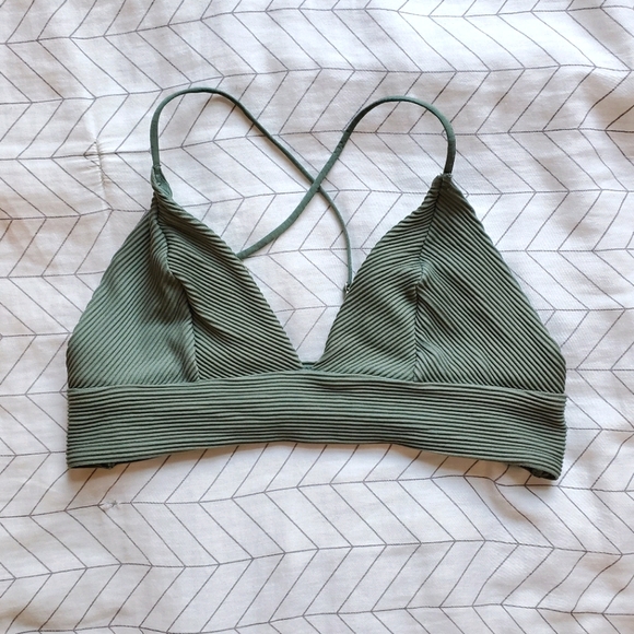 ✖SOLD✖ H&M Triangle Bikini Top - Picture 2 of 4